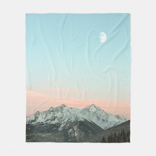 BIRD'S EYE VIEW OF MOUNTAIN PEAKS UNDER BLUE SKY フリースブランケット (正面)