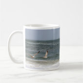 Birds in flight by Shirley Taylor コーヒーマグカップ (左)