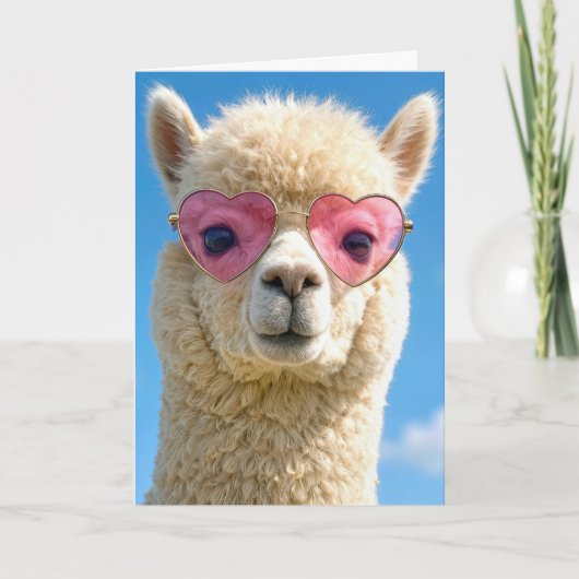 Birthday Alpaca Wearing Pink Heart-shaped Glasses カード (正面)
