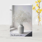 Birthday Baby's Breath Bouquet In White Jug カード (黄色い花)