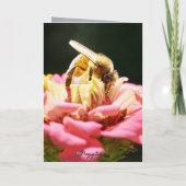 Birthday Blessings Honeybee on Pink Zinnia Flower カード (裏面)