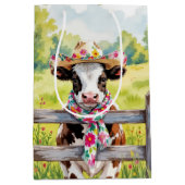 Birthday Cow Wearing a Floral Print Hat ミディアムペーパーバッグ (正面)