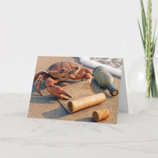 Birthday Crab Reading a Message on a Beach カード (正面)