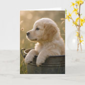 Birthday Golden Retriever Puppy in a Bucket カード (黄色い花)