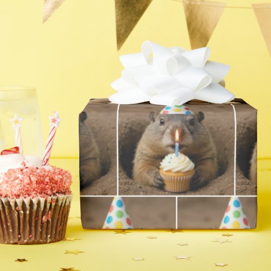 Birthday Groundhog with a Cupcake ラッピングペーパー (誕生日パーティー)