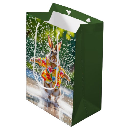 Birthday Rabbit Wearing a Fun Shirt In Water ミディアムペーパーバッグ (正面アングル)