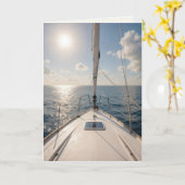 Birthday Sailboat On Calm Ocean Water カード (黄色い花)