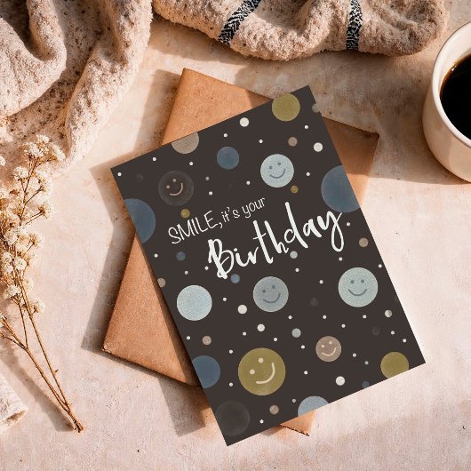 Birthday Smile Brown Modern Dots with Smiley カード