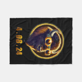 Bison BuffaloがGles 2024 Eclipseを着太陽のている フリースブランケット (正面(横))