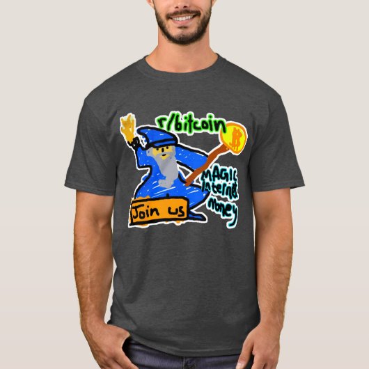 Bitcoinの澄んな背景が付いている魔法のインターネットのお金 Tシャツ (正面)