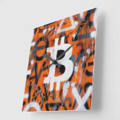 "Bitcoin Graffiti" (スタイル #2) ストリートアート スクエア壁時計 (傾斜)