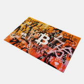 "Bitcoin Graffiti" (スタイル #3) ストリートアート ドアマット (アングル)