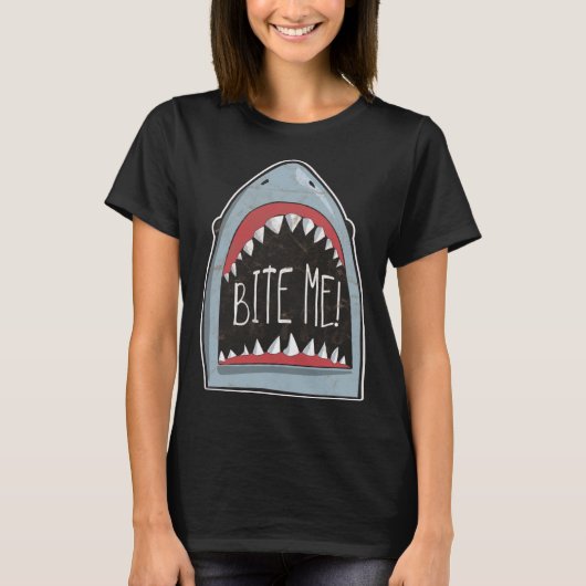 Bite Me Shark Fanビーチ海の夏の服装 Tシャツ (正面)