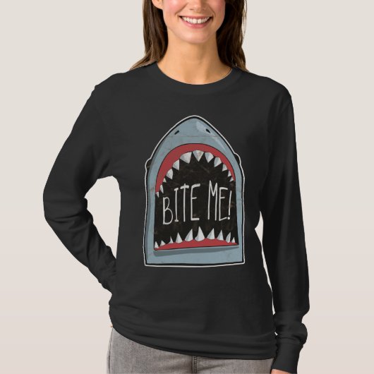 Bite Me  Shark Fan Beach Ocean Attire For Summer Tシャツ (正面)