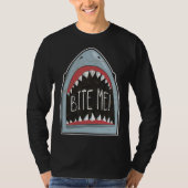 Bite Me  Shark Fan Beach Ocean Attire For Summer Tシャツ (正面)