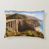 Bixby橋、大きいSur、カリフォルニア、米国 アクセントクッション (裏面)