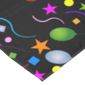 BLACK上カラフルのバルーンとストリーマー テーブルクロス (アングル)