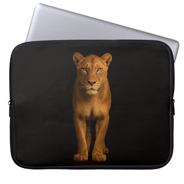 Black 4 Luxe Laptop Sleeve, Noble Lioness ラップトップスリーブ (正面)