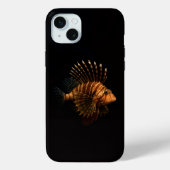 Black 4 Luxe, Red Lionfish iPhone 15 Plus Case-Mate iPhoneケース (裏面)