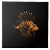 Black 4 Luxe Tile with Red Lionfish タイル (正面)