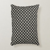 Black and Beige Accent Pillow アクセントクッション (正面(垂直))