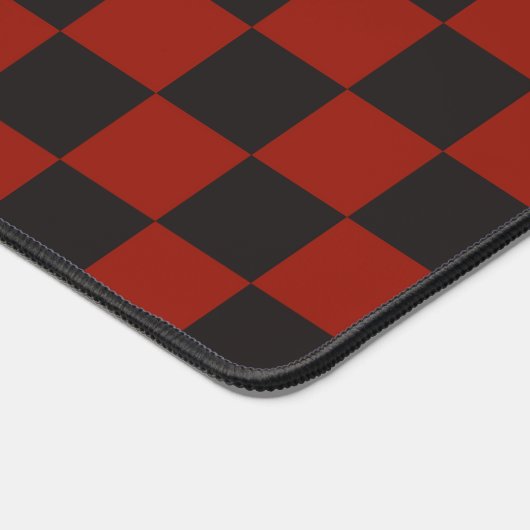 Black and Deep red checkerboard pattern デスクマット (コーナー)