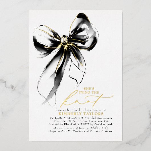 Black and Gold Bow Elegant Whimsical Bridal Shower 箔招待状 (正面)