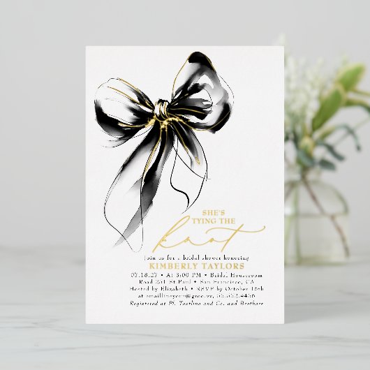 Black and Gold Bow Elegant Whimsical Bridal Shower 箔招待状 (立ち正面)