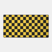 Black and gold checkerboard pattern デスクマット (正面)