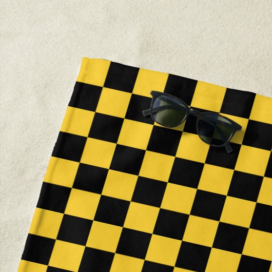 Black and gold checkerboard pattern ビーチタオル (インサイチュ)