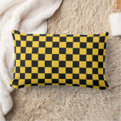 Black and gold checkerboard pattern ランバークッション (ブランケット)
