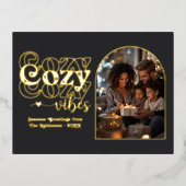 Black and Gold Cozy Vibes Retro Christmas 箔シーズンポストカード (正面)