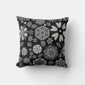 Black And Gray Retro Floral Art Seamless Pattern クッション (正面)