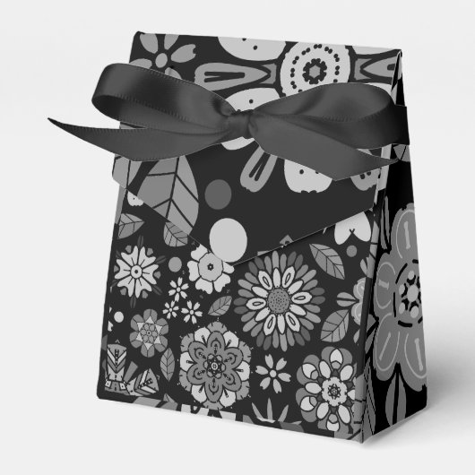 Black And Gray Retro Floral Art Seamless Pattern フェイバーボックス (正面サイド)