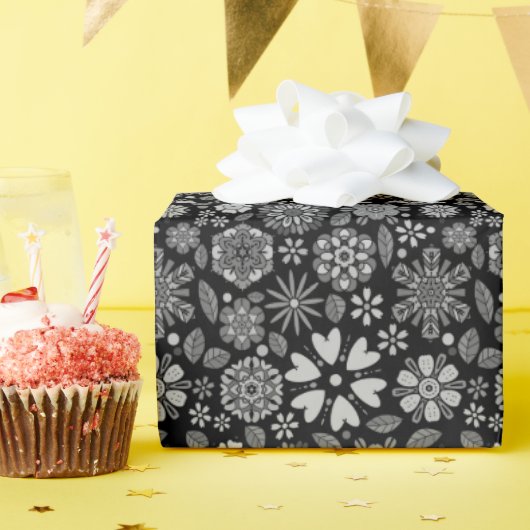 Black And Gray Retro Floral Art Seamless Pattern ラッピングペーパー (誕生日パーティー)
