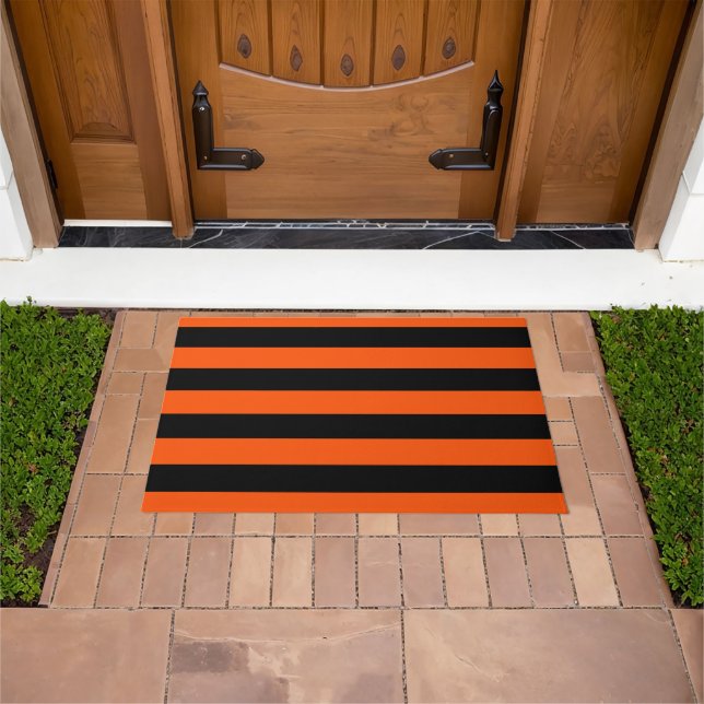 Black and Orange Halloween Stripes  ドアマット (室外)