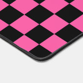 Black and pink checkerboard pattern デスクマット (コーナー)
