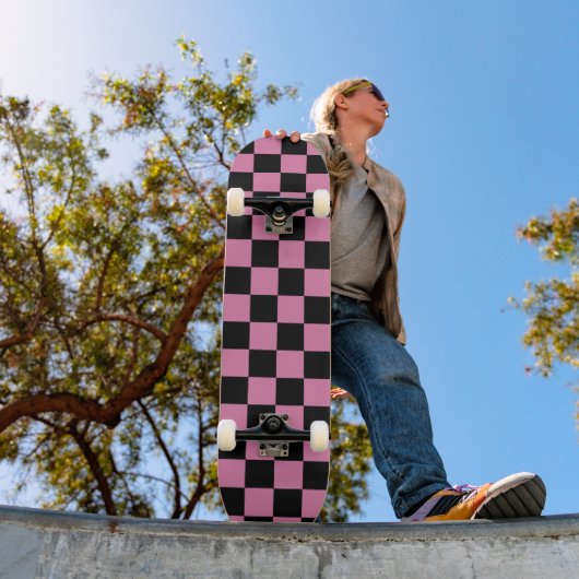 Black and Pink Checkered Print スケートボード (室外1)