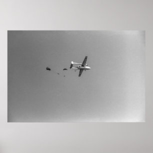 Black and White 1968 Paratroopers Jumping Plane ポスター