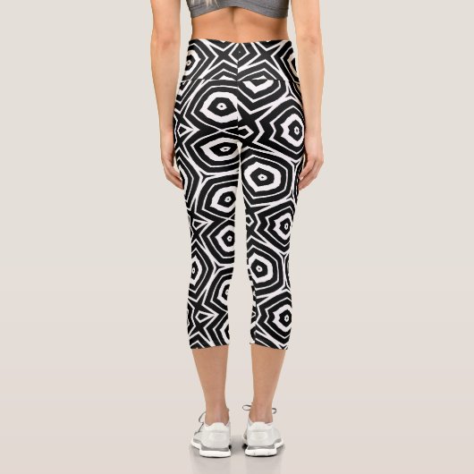 Black and White Abstract Geometric Pattern カプリレギンス (裏面)