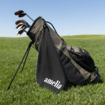 Black and White Bold Typography Personalized Name ゴルフタオル<br><div class="desc">Clean,  bold,  and effortlessly cool — this black golf towel adds modern style to every game. Featuring a simple monogram in crisp white type,  it’s a great choice for players who like a sleek,  no-fuss look. Perfect for golf outings,  tournaments,  or destination wedding weekends.</div>