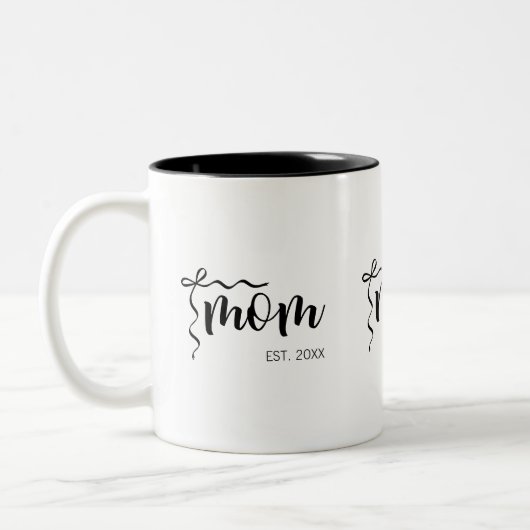 Black and White Bow Script Mom Established Elegant ツートーンマグカップ (左)