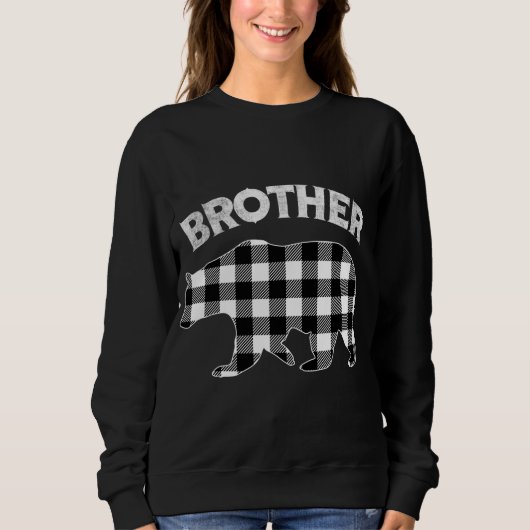 Black And White Buffalo Plaid Brother Bear Christm スウェットシャツ (正面)