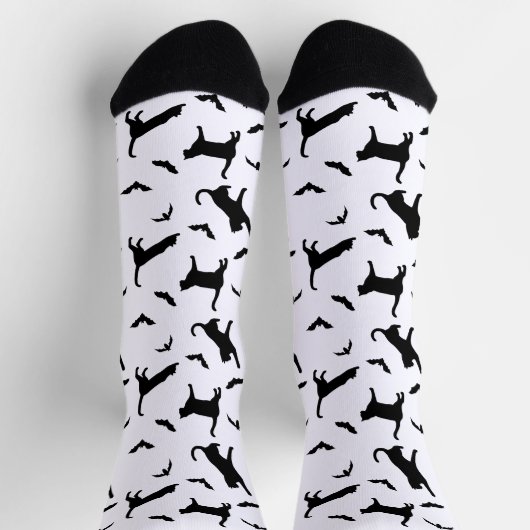 Black And White Cats And Bats Pattern Halloween ソックス (上部)