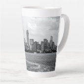 Black and white cityscape カフェラテマグ (右アングル)