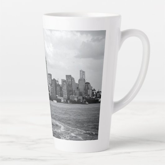 Black and white cityscape カフェラテマグ (右)