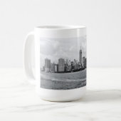 Black and white cityscape コーヒーマグカップ (正面左)