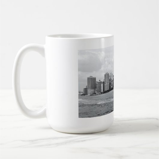 Black and white cityscape コーヒーマグカップ (左)