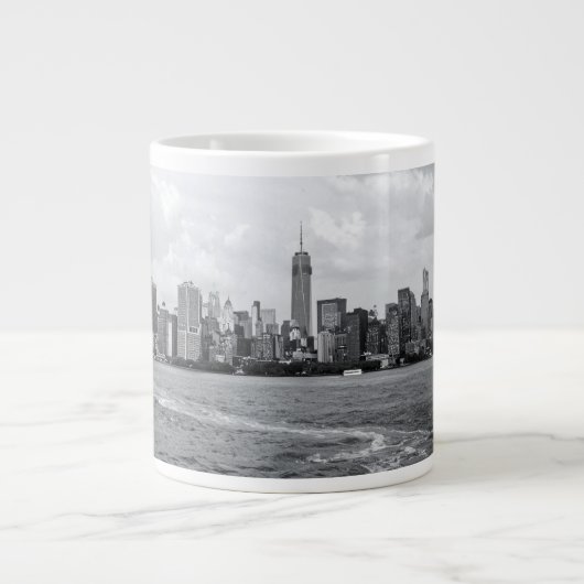 Black and white cityscape ジャンボコーヒーマグカップ (正面)