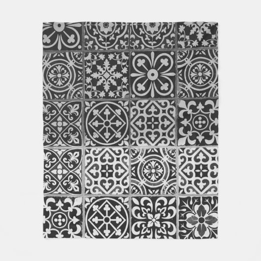 Black and white damask patterns フリースブランケット (正面)